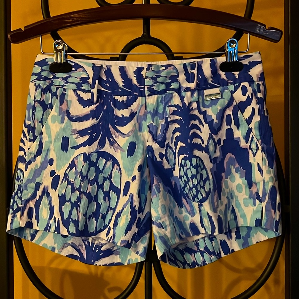 LILLY PULITZER Tropi Call Me Shorts